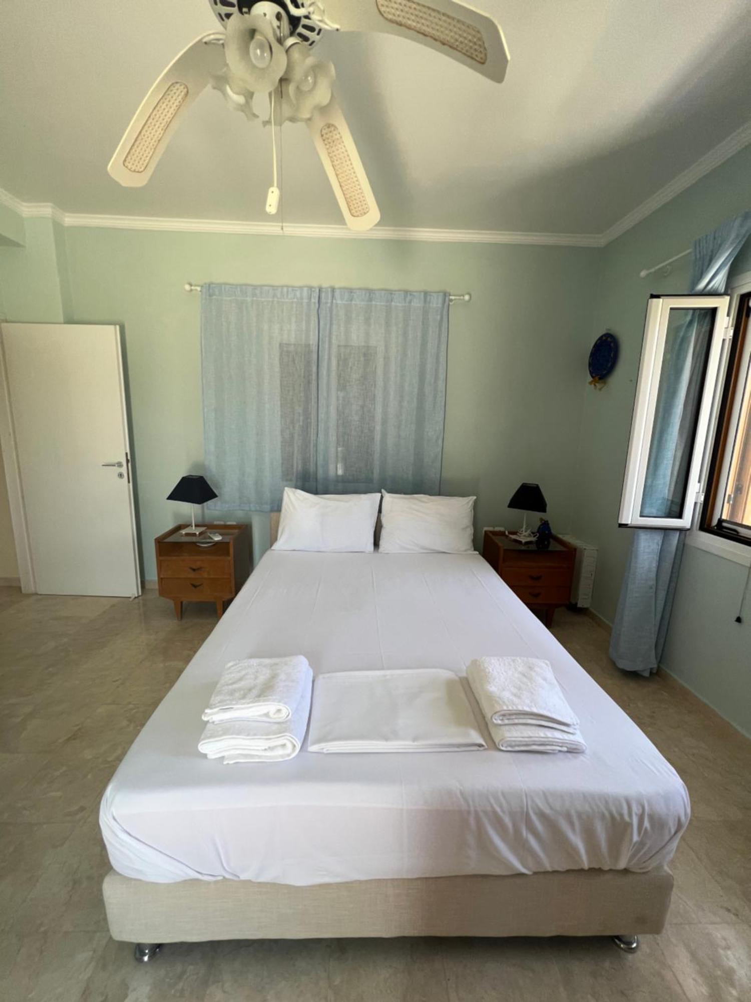 Mani Kamares Beach House Jýthio Eksteriør bilde
